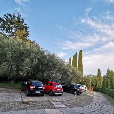 Casa Carolina: King Size Bed Across From Golden Beach Desenzano del Garda Exterior photo